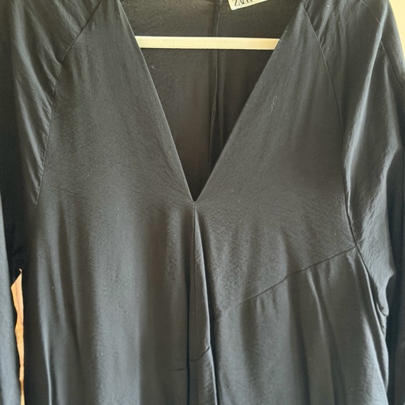 Zara Elegant Black Garment - Picture 3 of 4